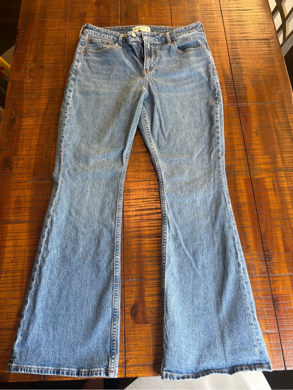 Abercrombie Curve Love Mid Rise Bootcut Jeans Light Wash Size 30 Regular